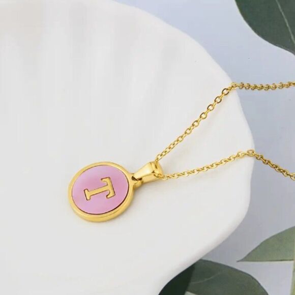 🔅🆕🔅18K Gold Plated Stainless Steel Pink Shell Decor Initial Necklace✨ - Picture 9 of 16